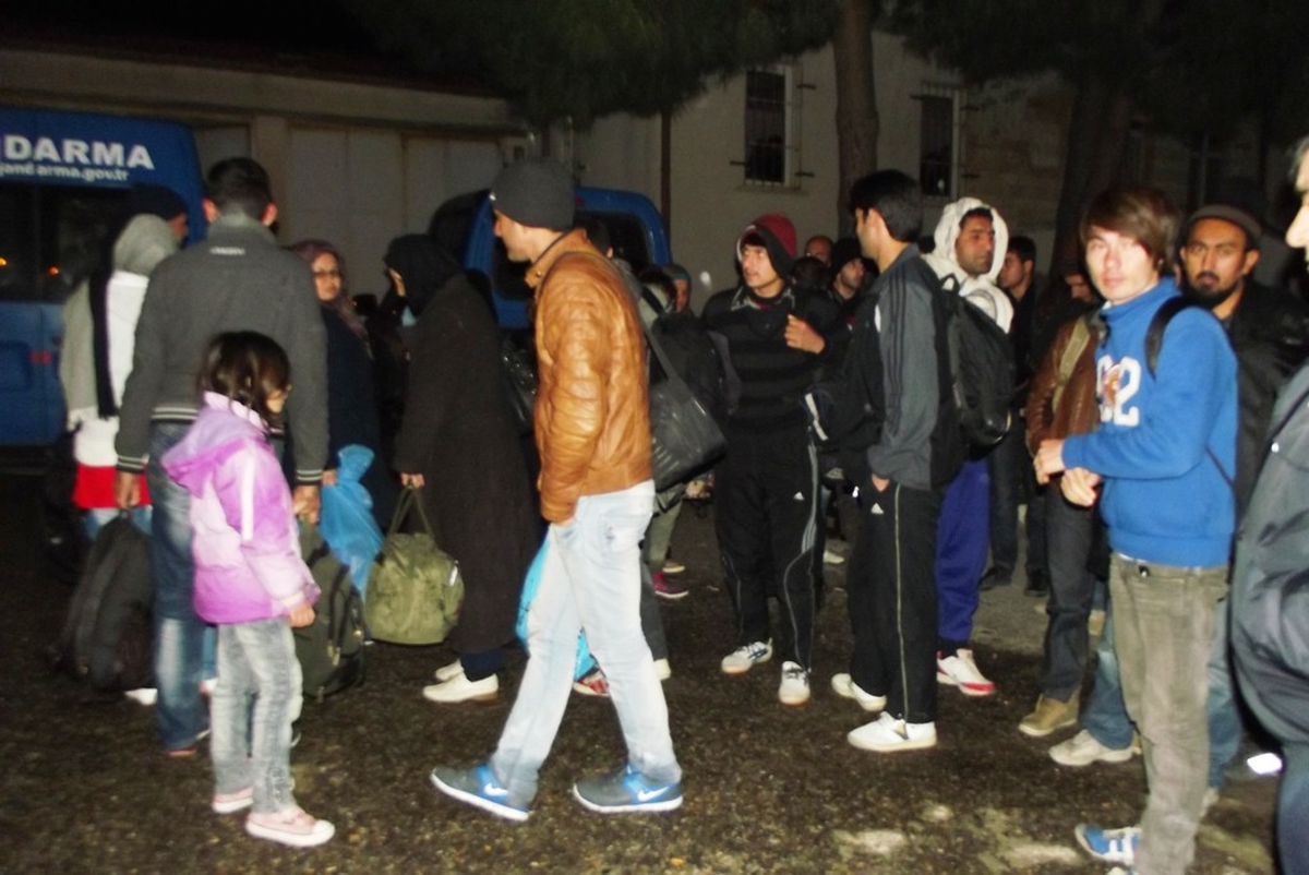 Ayvalık\'ta 45 Kaçak Göçmen Yakalandı