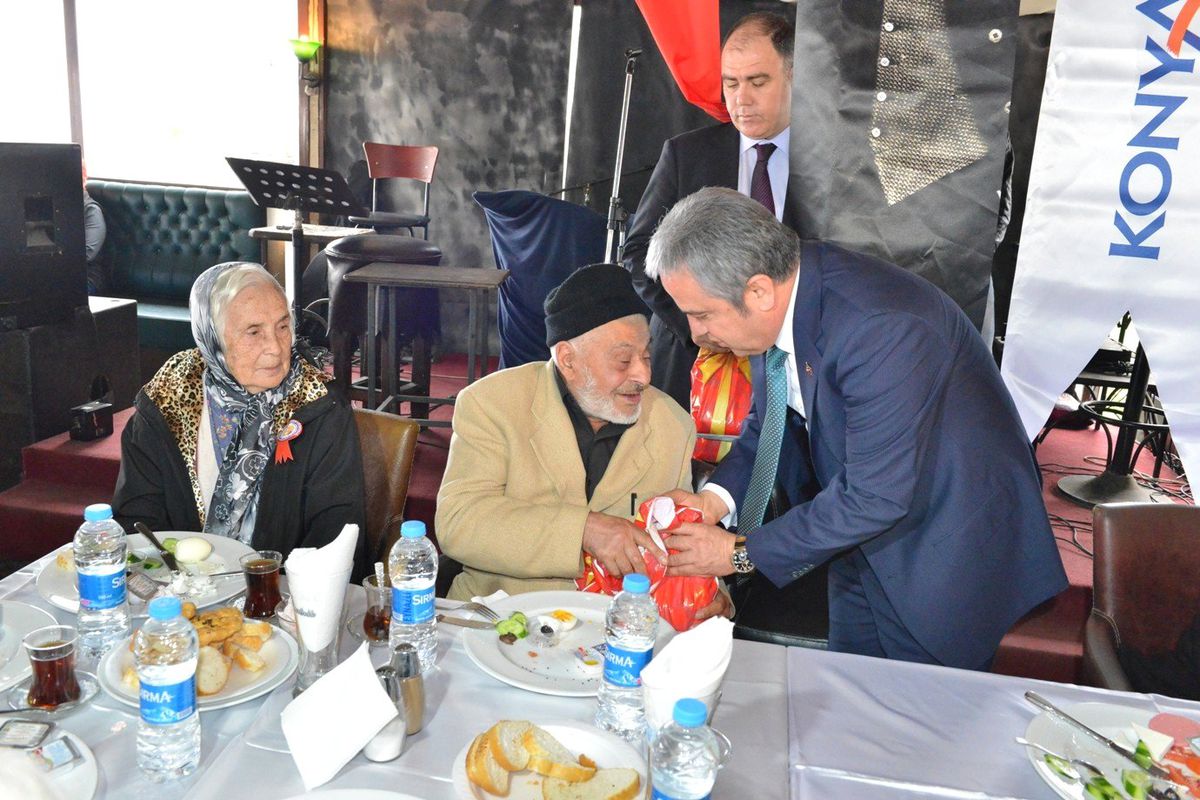 Konyaaltı Belediye Başkanı, Yaşlılarla Buluştu