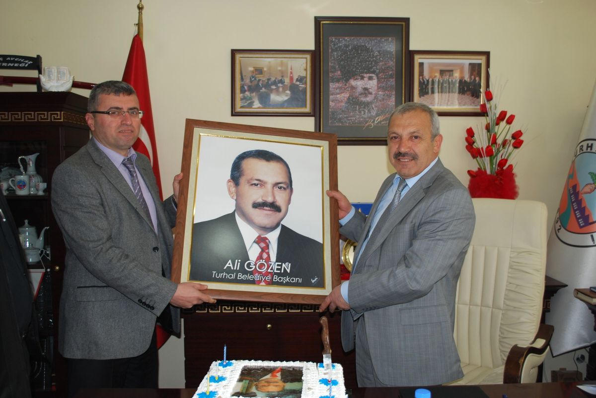 Başkan Gözen\'e Doğum Günü Sürprizi
