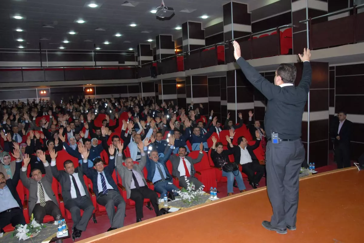Belediye Personeline 'Beden Dili ve Düşünce Okuma Teknikleri' Semineri