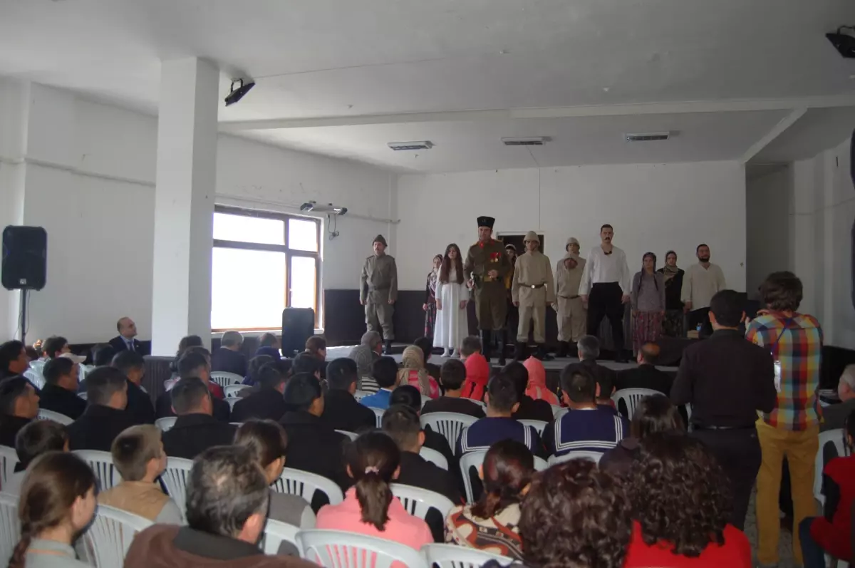 Çanakkale Destanı Tiyatro Gösterisi Büyüledi