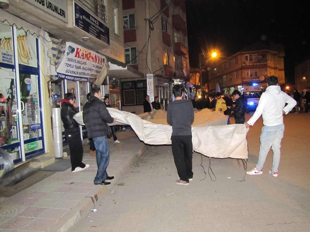 Çatıda İntihar Şov