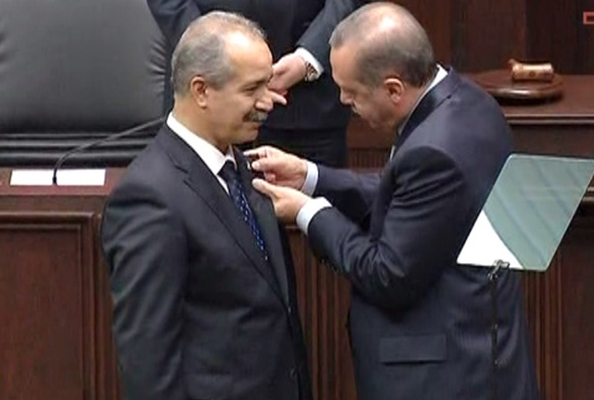 CHP'den İstifa Eden Fırat, AK Parti'ye Katıldı
