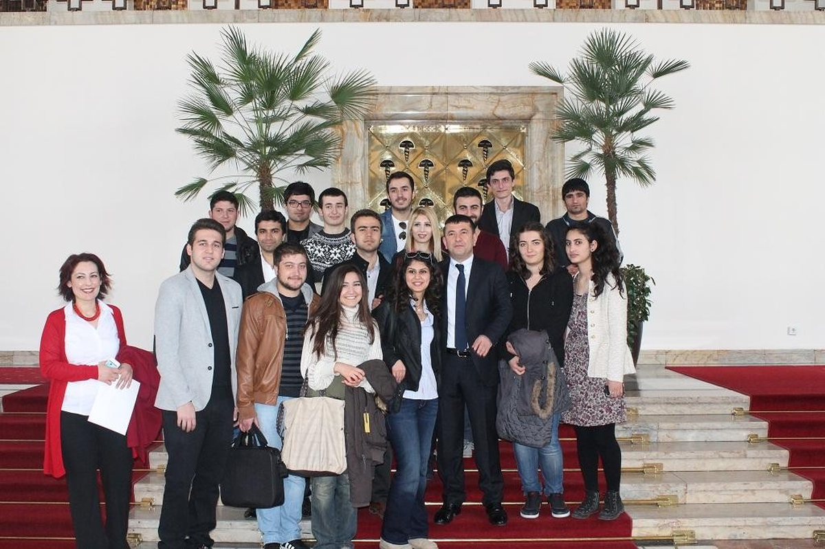 CHP Malatya Milletvekili Veli Ağbaba, TBMM\'de Üniversite Öğrencileriyle Buluştu