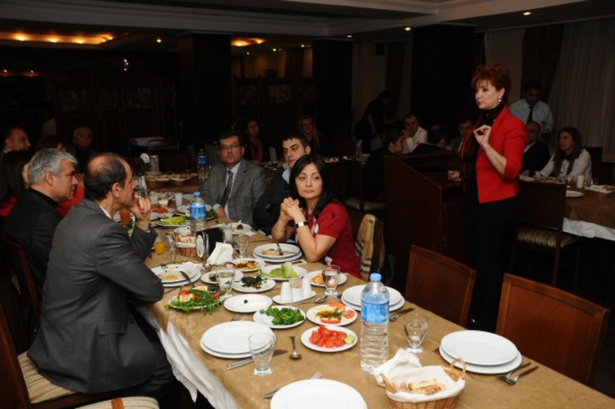 Defne Rotary Kulübü\'nün Konuğu Zuhal Mansfield