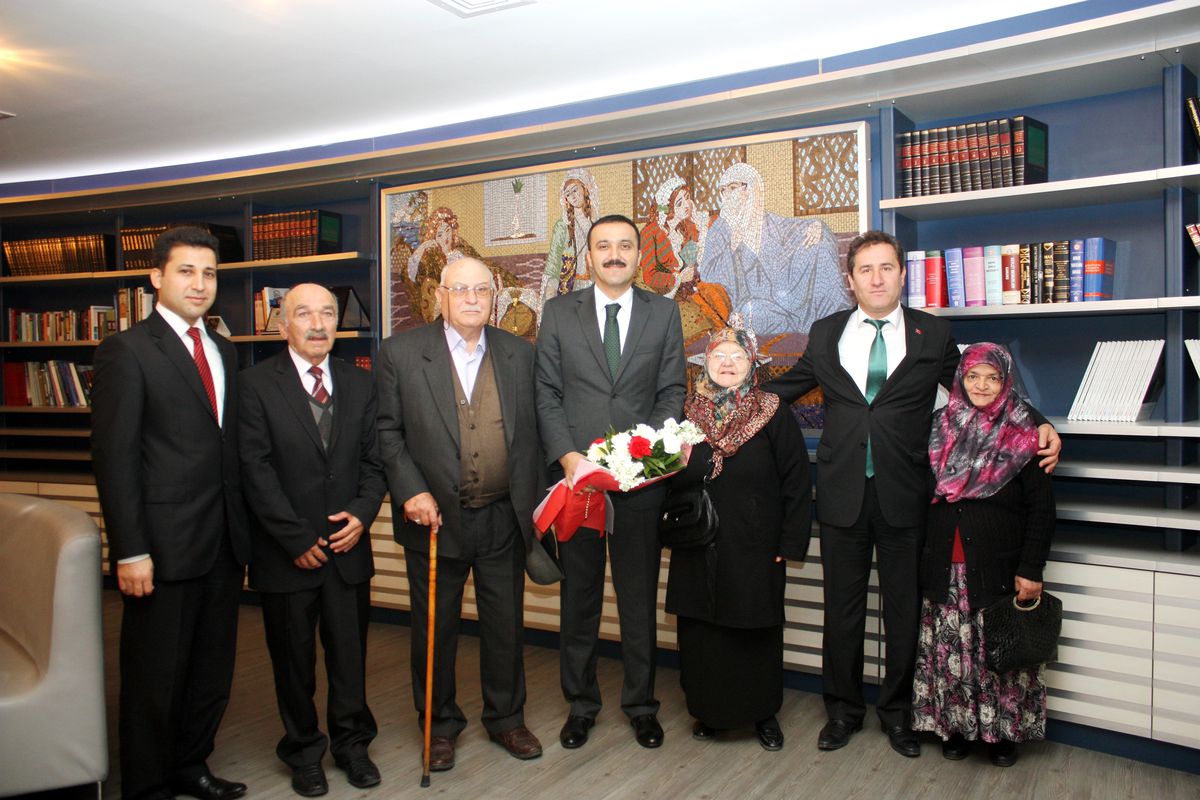 Düzce Belediye Başkanı Bayram\'a Yaşlılardan Ziyaret