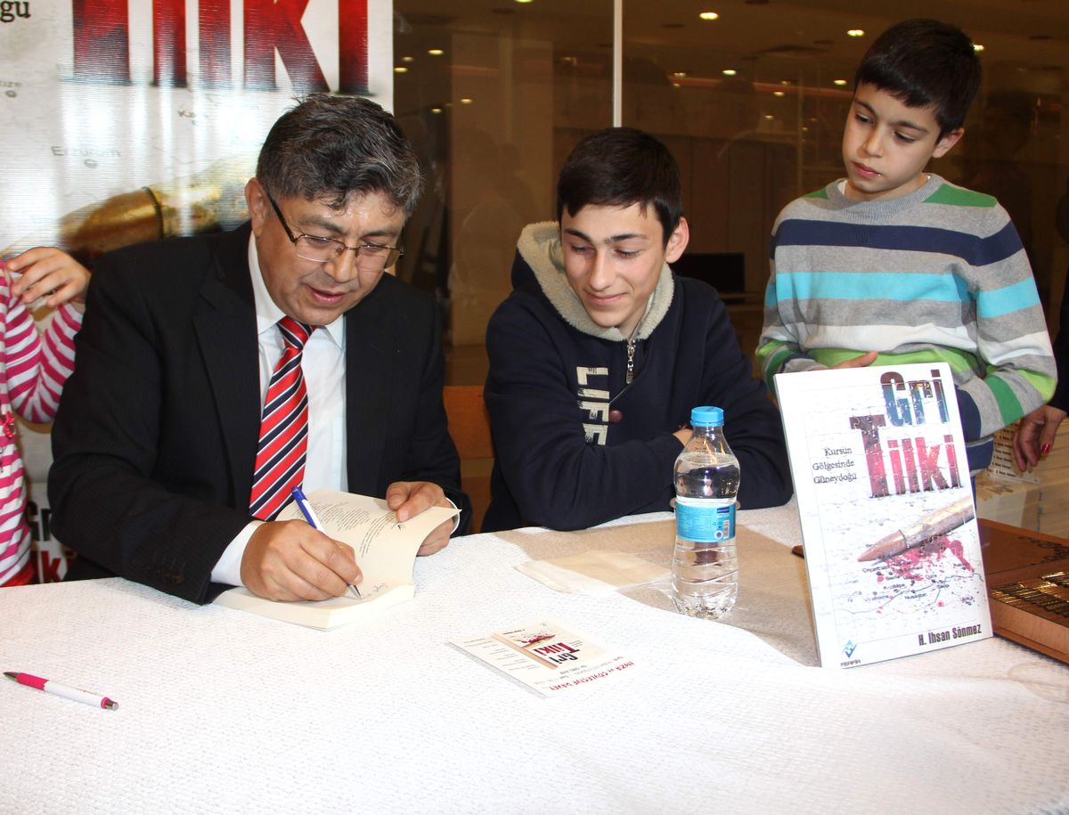 Terörü Anlatan Gri Tilki Okurlarla Buluştu