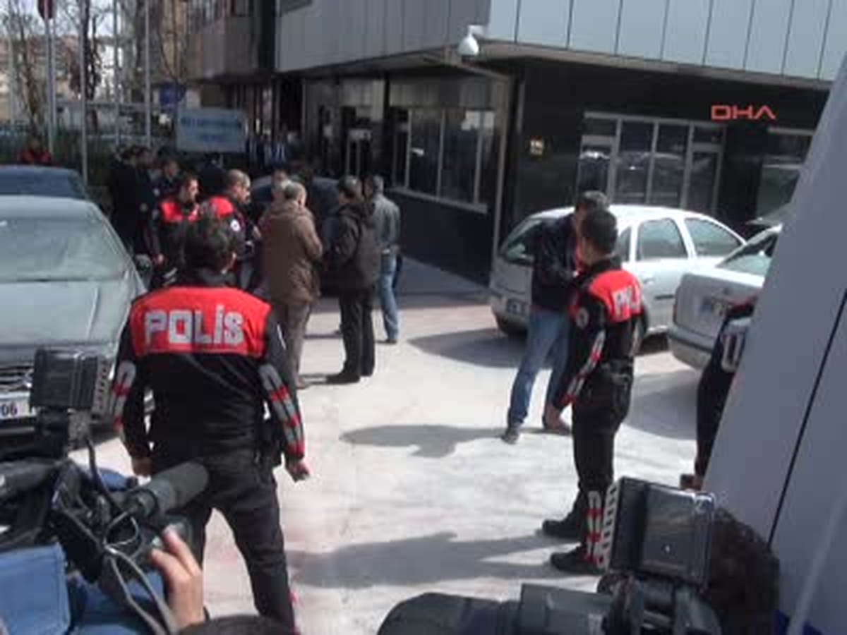 İş Sendikası\'na Silahlı Saldırı: 4 Yaralı