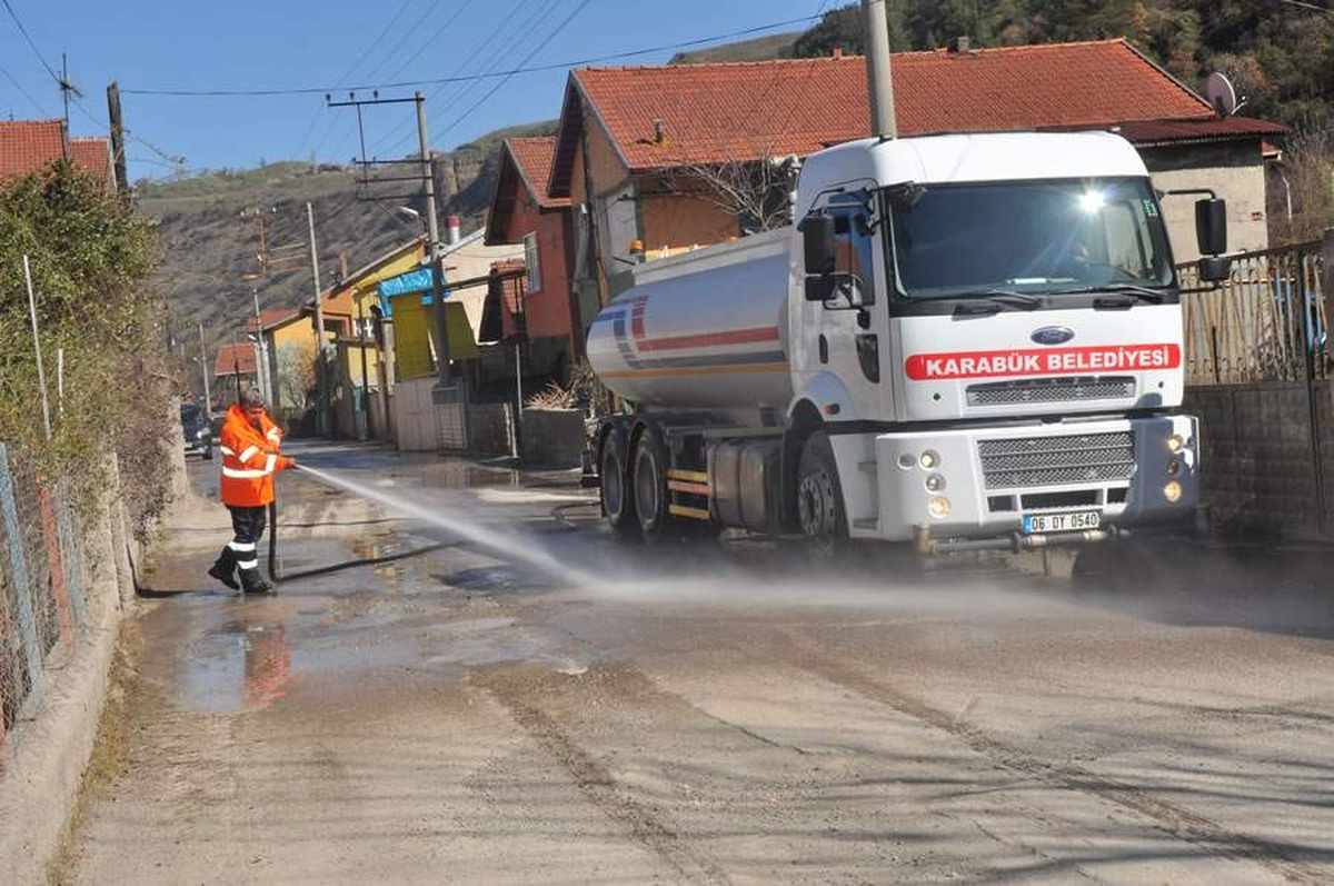 Karabük Belediyesi Yolları Yıkıyor
