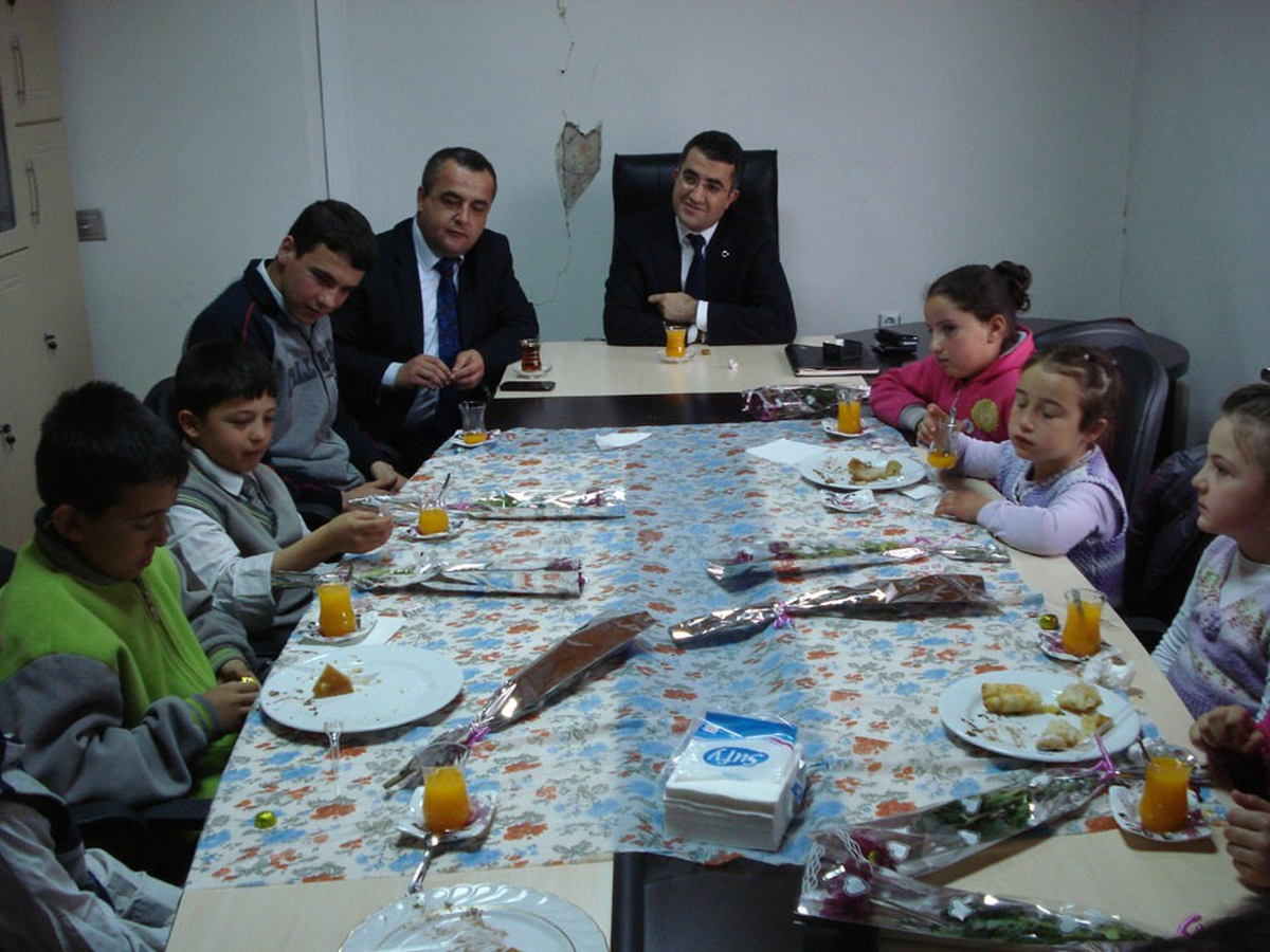 Kaymakam Çınar\'a Öğrencilerden Teşekkür Ziyareti