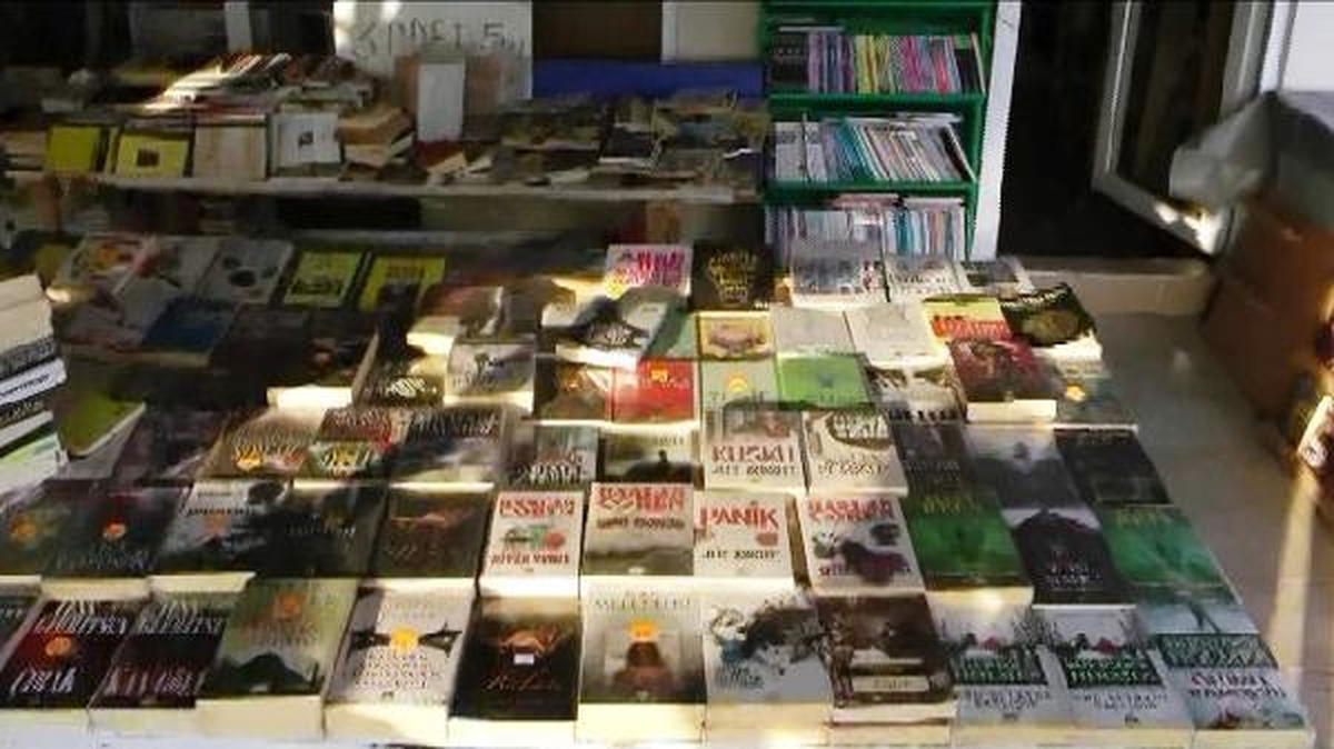 Kitap Fuarında Bandrolsüz Kitap