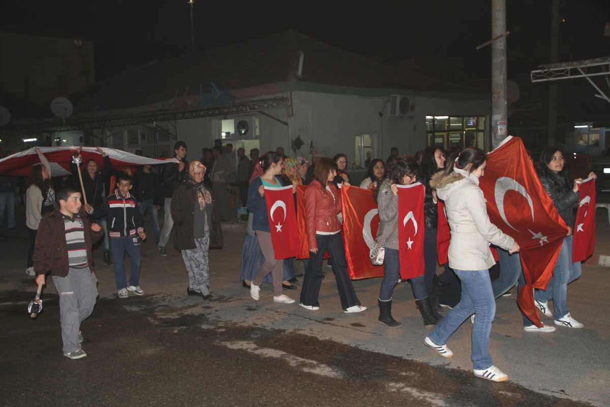 Köprübaşı Mhp, Çanakkale Şehitleri İçin Halka Hoşaf Dağıttı
