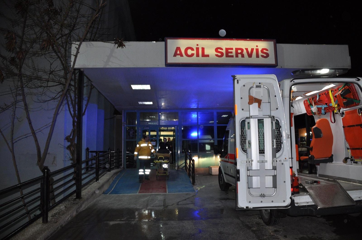 Kuşadası\'nda Trafik Kazası: 3 Polis Yaralı