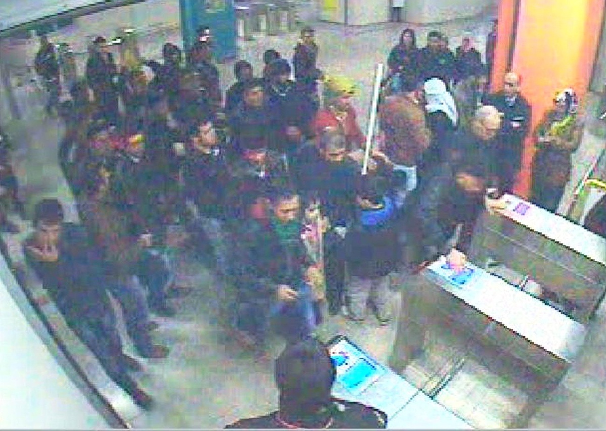 Metrodaki Güvenlik Görevlisi Zor Anlar Yaşadı