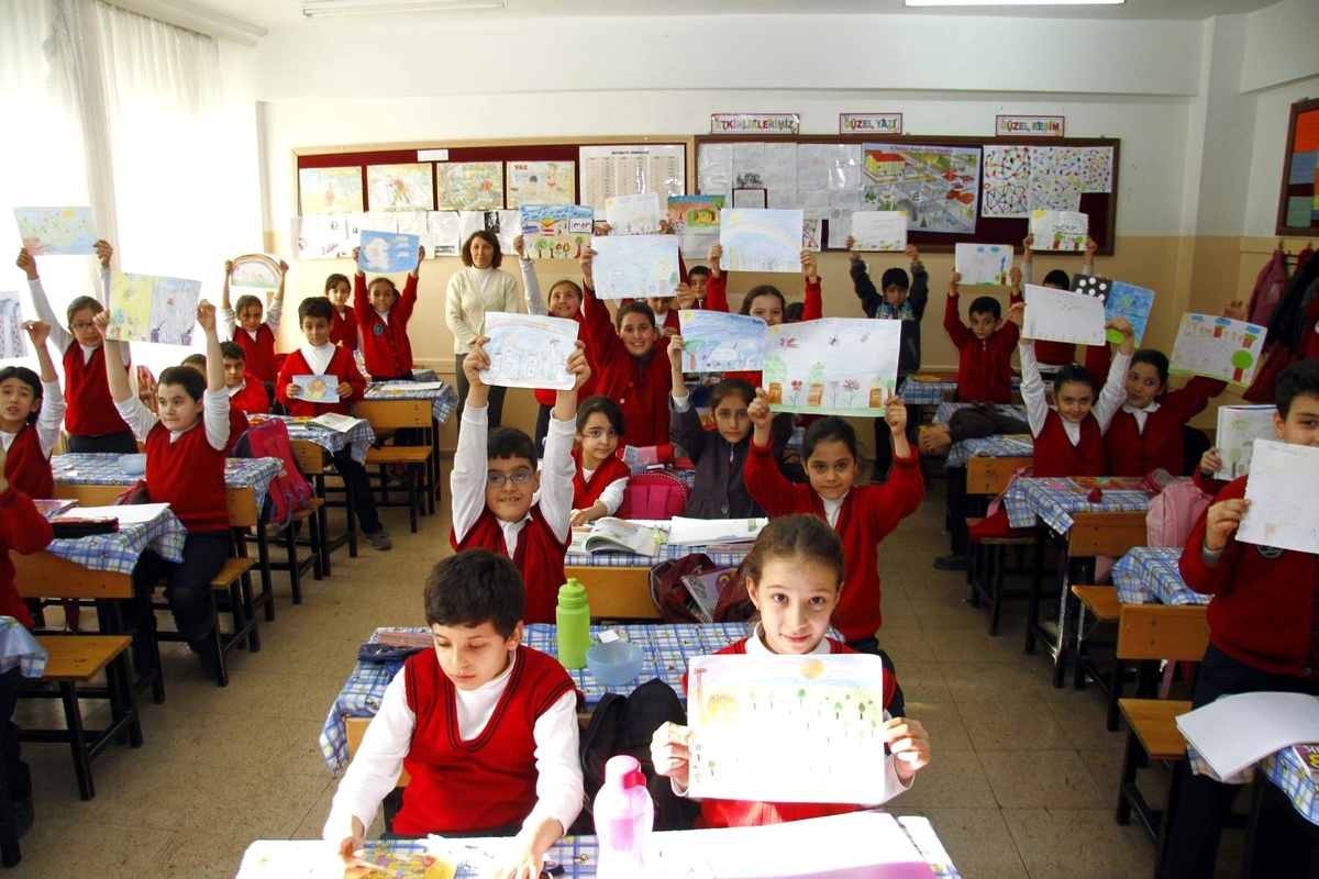 Minik Öğrenciler Dünyalarına Sahip Çıkıyorlar