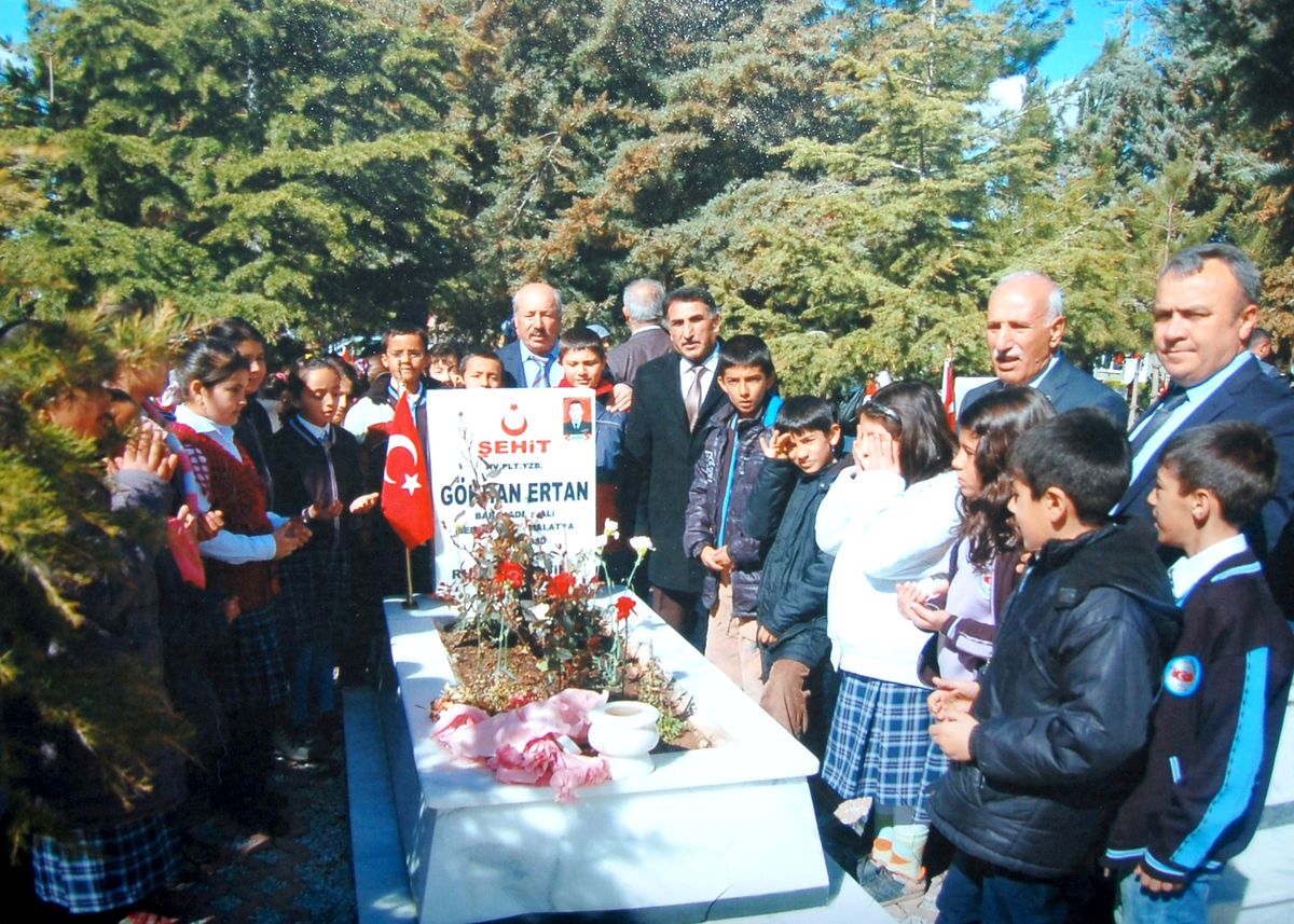 Öğrenciler Şehitleri Unutmadı