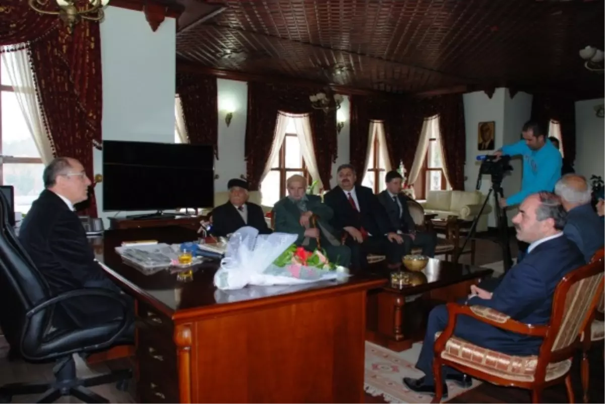 Özçimen, "Yaşlılarımız Bizim Başımızın Tacı"