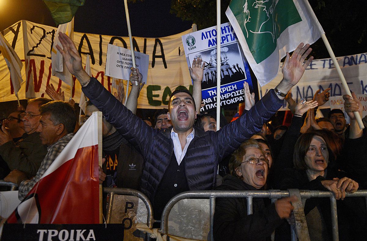 Rum Parlamentosu Kurtarma Paketini Reddetti