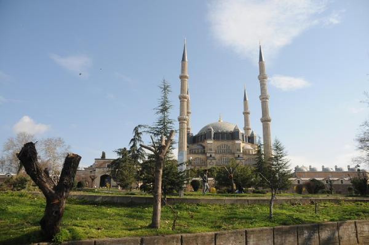 Selimiye Camii Görüntüsünü Bozan Ağaçlar Kesildi
