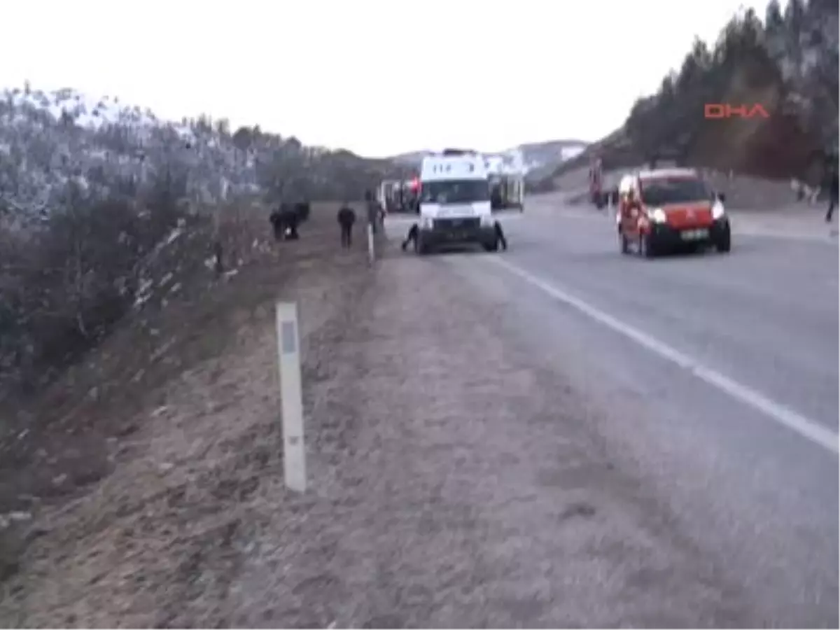 Tokat\'ta İçerisinde 5 Kişinin Bulunduğu Otomobil, Sürücüsünün Direksiyon Hakimiyetini Kaybetmesi...