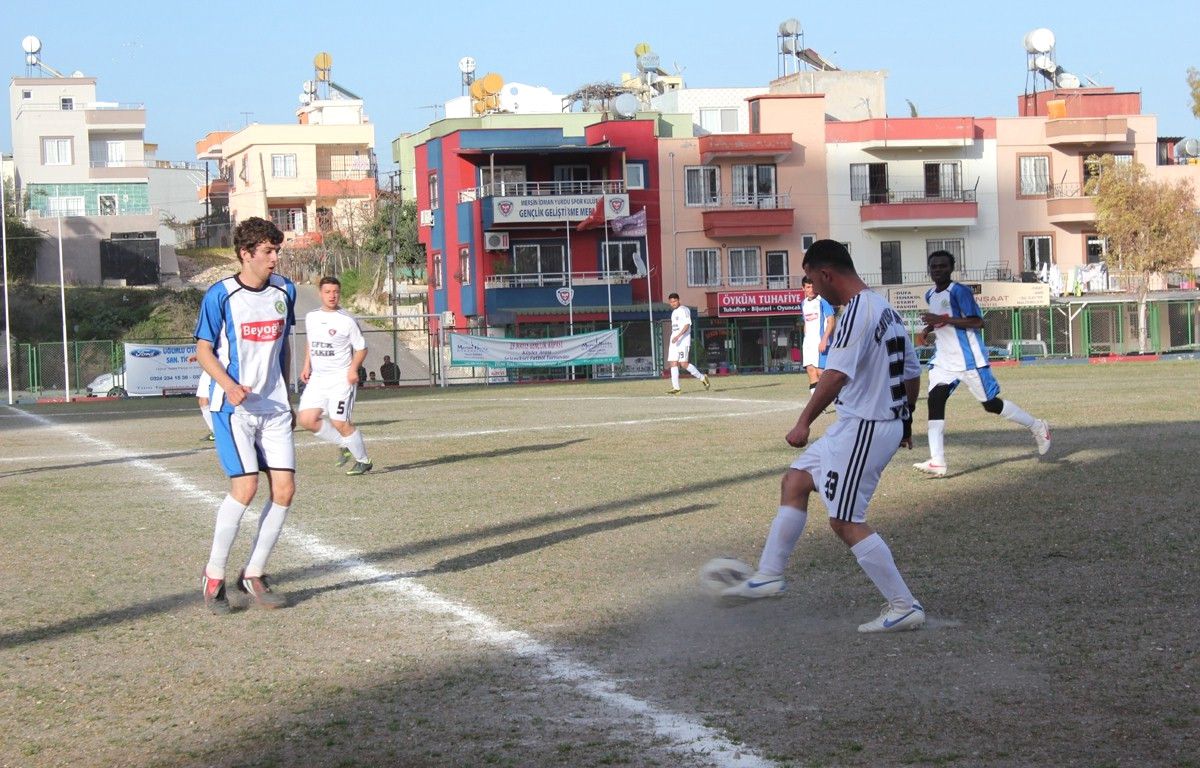 Toroslar'da Futbol Turnuvası Devam Ediyor