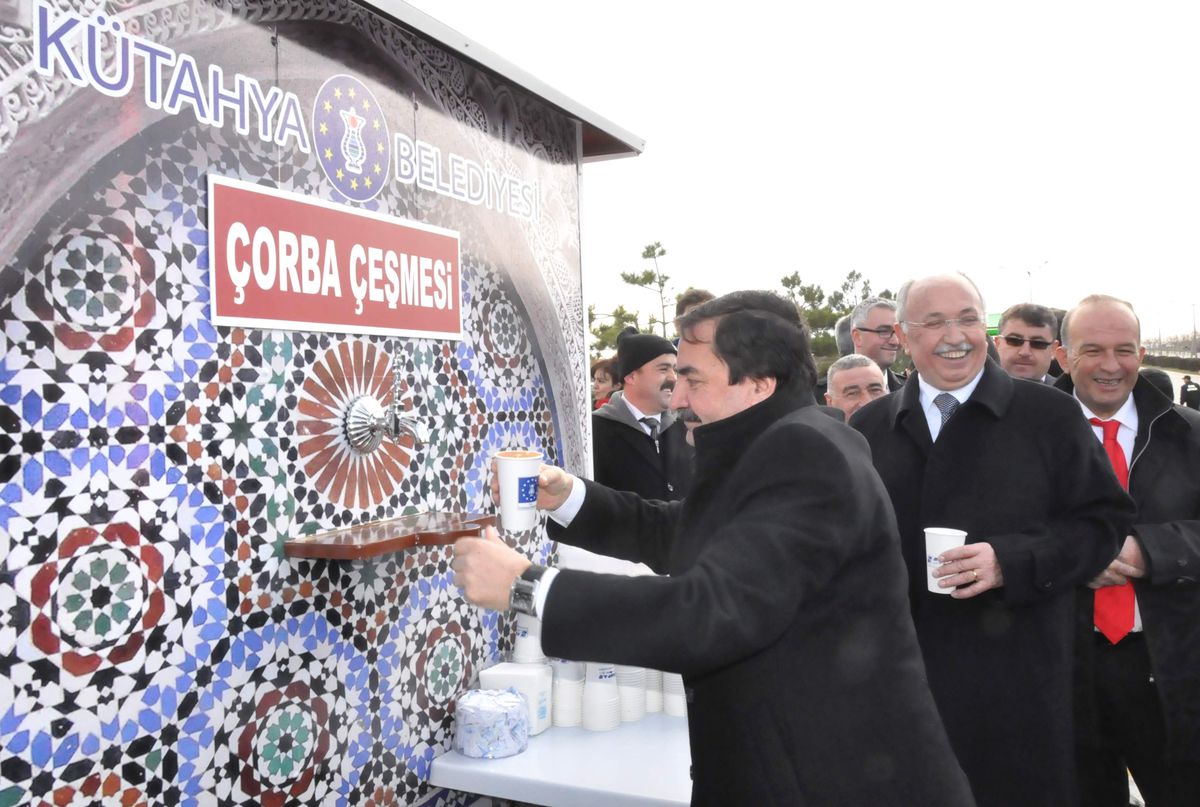 Üniversite Öğrencilerine Sıcak Çorba Çeşmesi