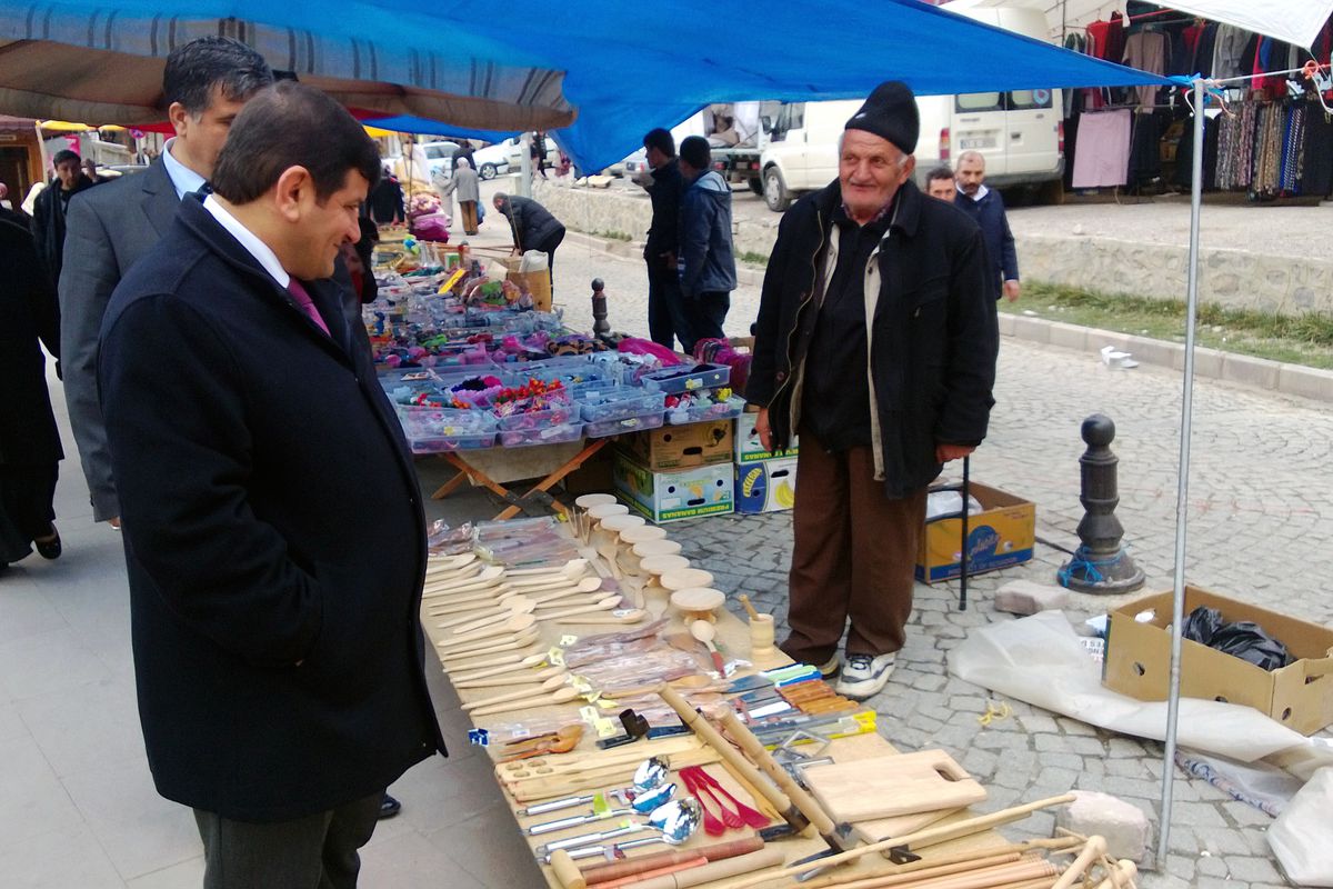 Vali Mayda Halk Pazarında İncelemelerde Bulundu