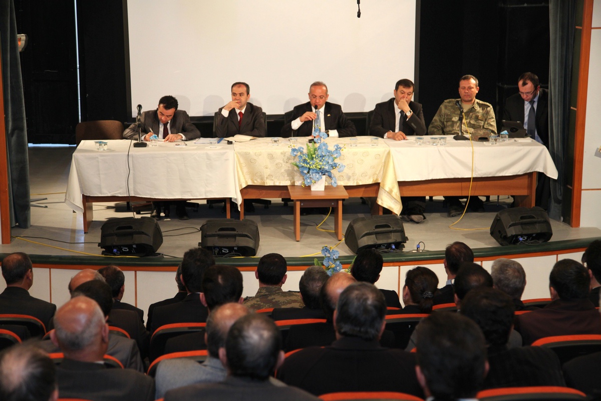 Vali Yurdakul Ahlat\'ta Stk Temsilcileri ve Muhtarlarla Buluştu