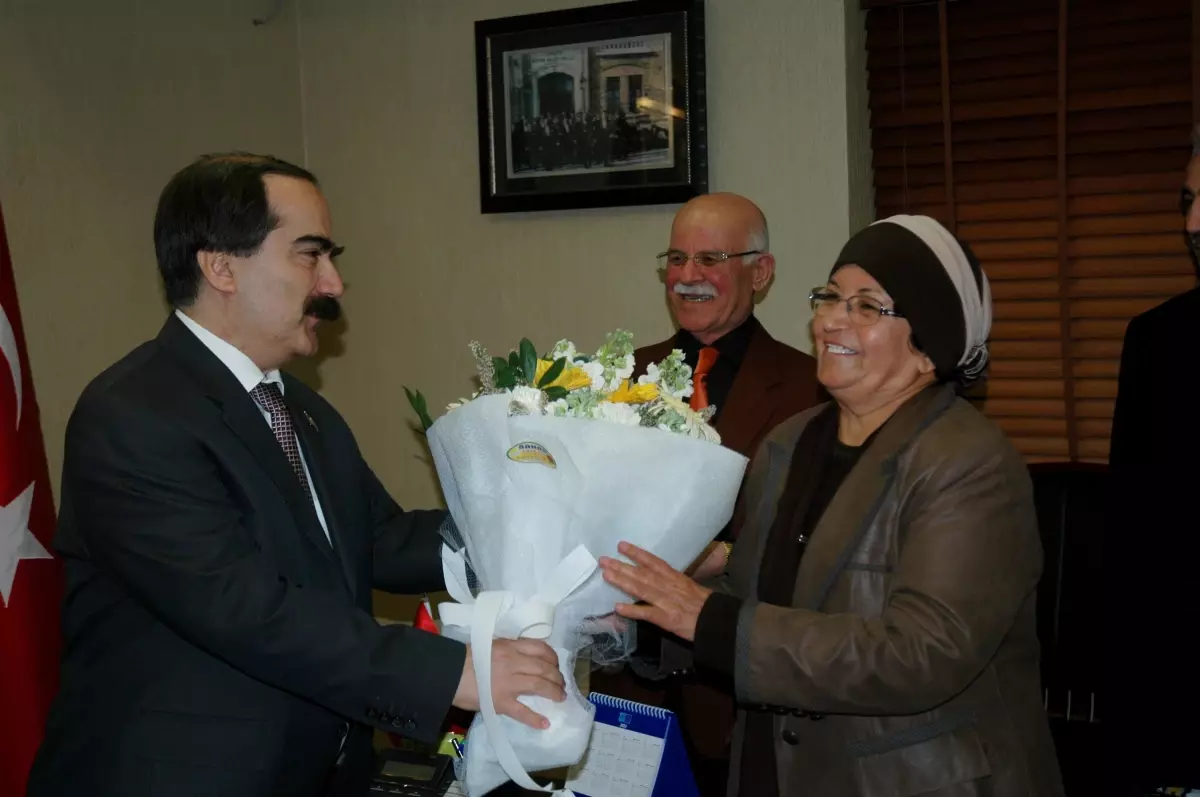 Yaşlılardan Vali Coş\'a Ziyaret