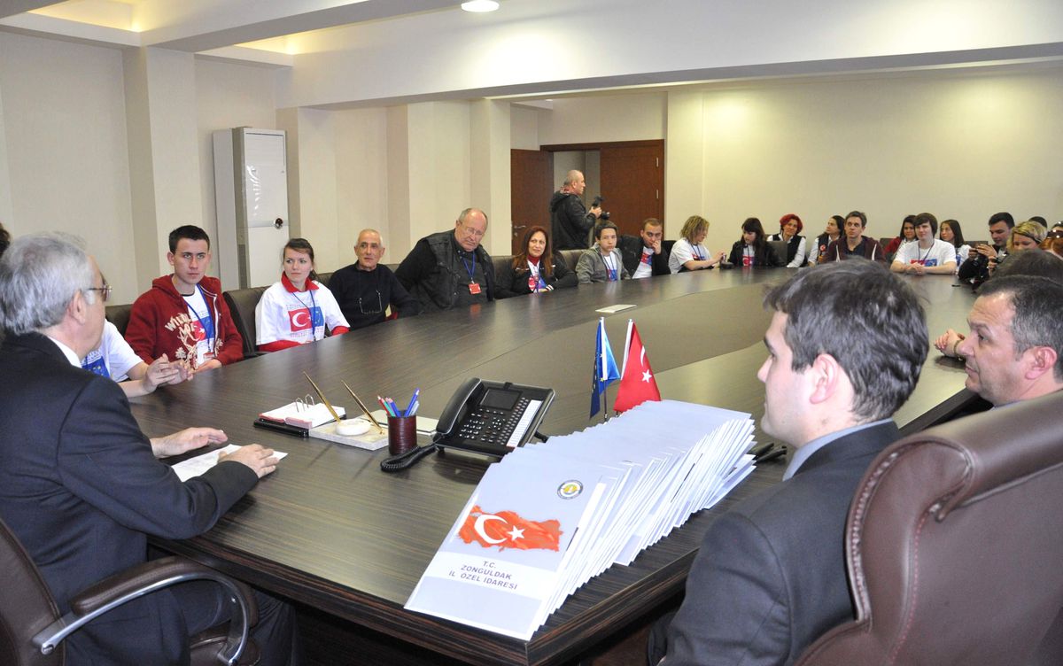 Yerli ve Yabancı İzcilerden, Vali Yardımcısı Özdemir\'e Ziyaret