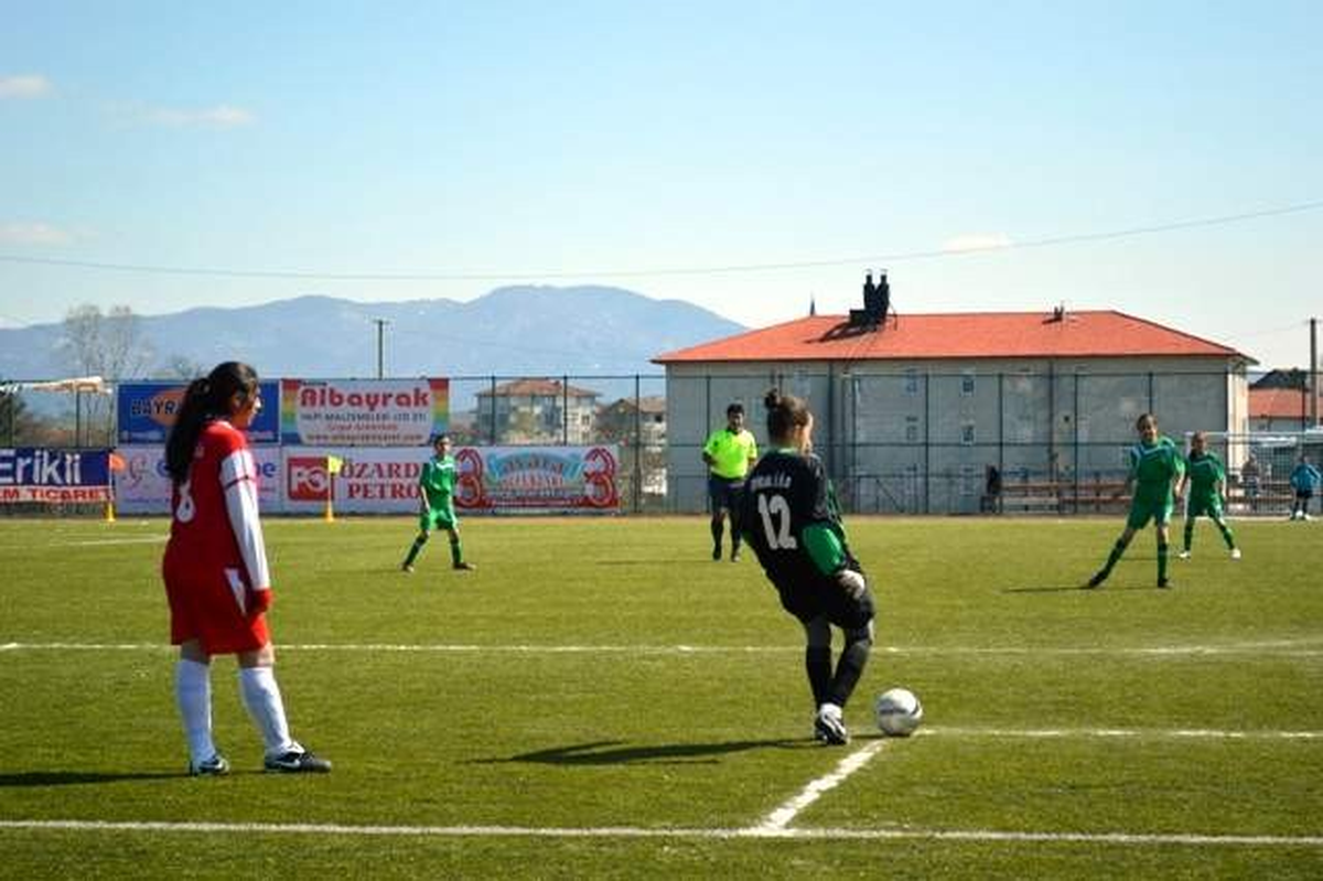 Yıldız Kız ve Erkekler Grup Müsabakaları Nefes Kesti