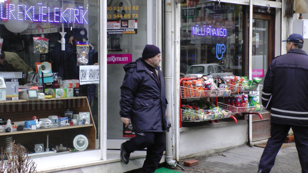 Zabıta Ekiplerinden Pazar Ruhsatı Olmayanlara Ceza