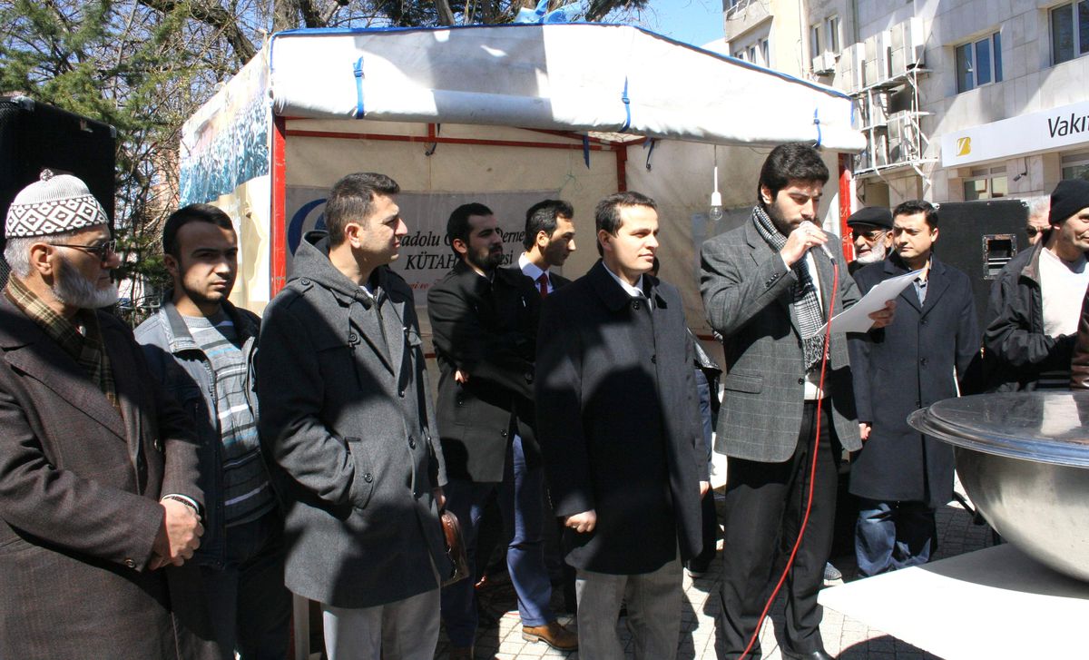 Anadolu Gençlik Derneği\'nden \'Her Şehide Bir Hatim\'