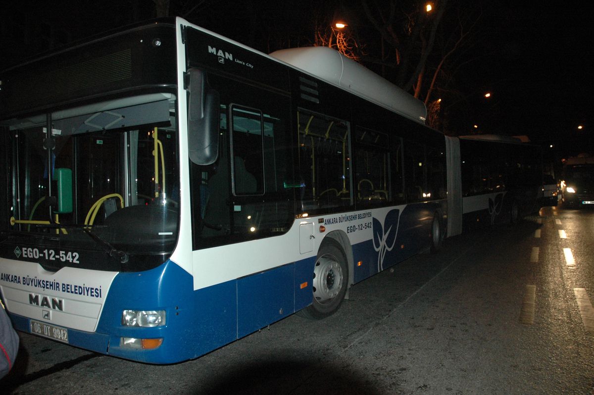 Ankara\'da 3 Belediye Otobüsü Birbirine Girdi: 3 Yaralı