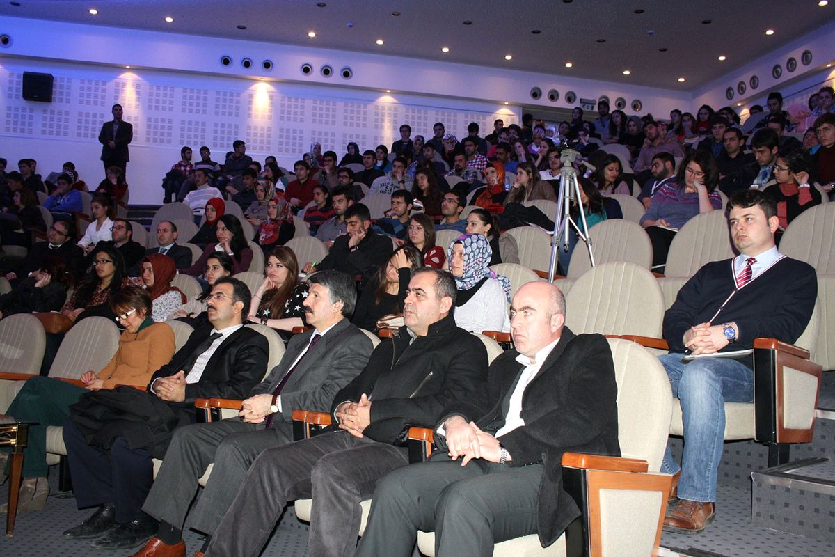 Atatürk Üniversitesi\'nde "Anayasa Sürecinde Vatandaşlık ve Kimlik" Konulu Panel Düzenlendi