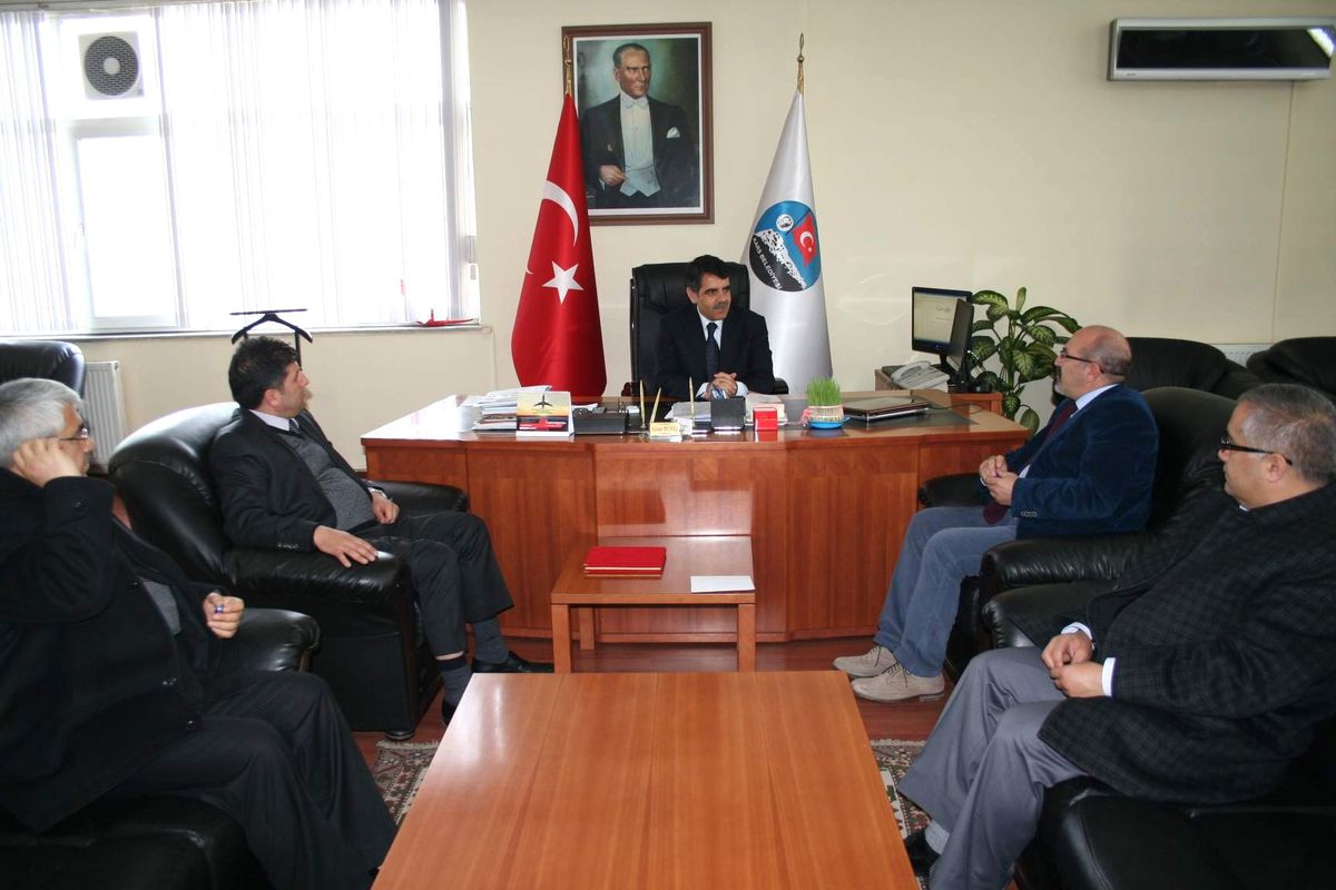 Azerbaycan Kültür ve Dayanışma Derneği\'nden Başkan Bozkuş\'a Çemeni ve Nevruz Meyvesi