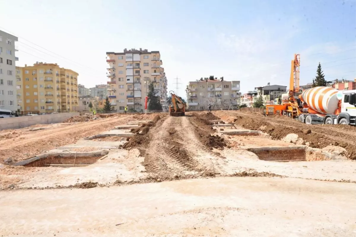 Başkan Tatı, Yıldız Kapalı Pazaryeri\'nin Temelini Attı