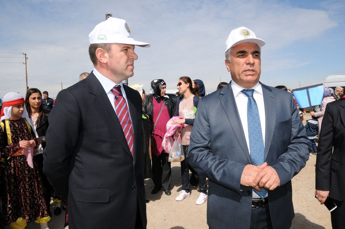 Batman\'da Minik Öğrenciler Fidan Dikti