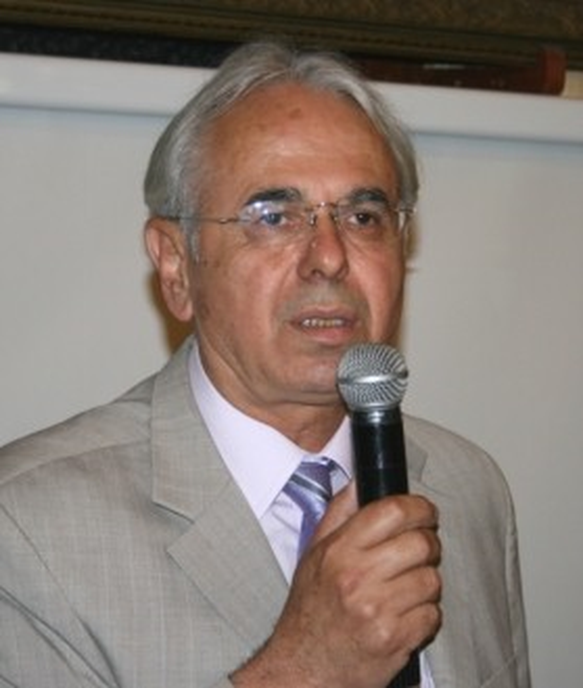 Belediye Meclis Üyesi Döleneken, Kent İçi Ulaşımın Çözüme Kavuşamamasından Serkan Oltandiken\'i...