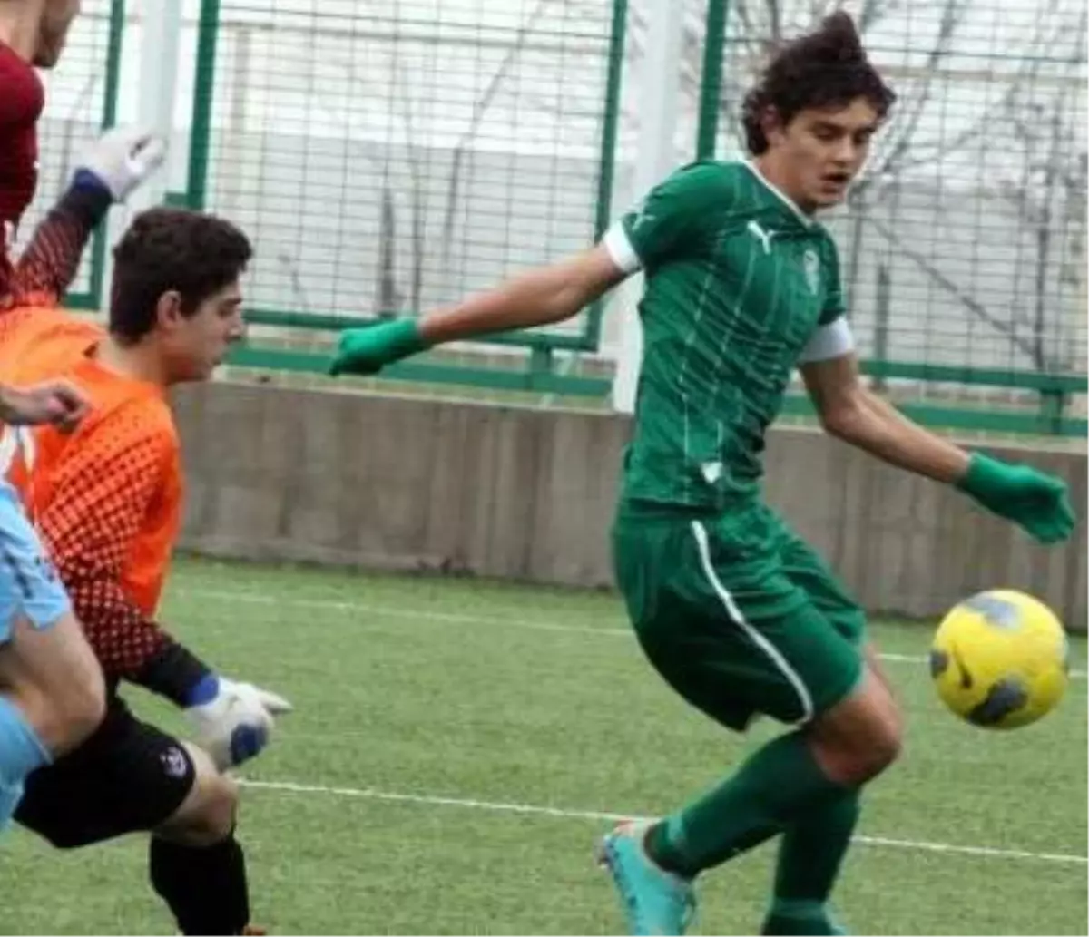 Chelsea ve Manchester City'nin Gözü Bursasporlu Enes'te