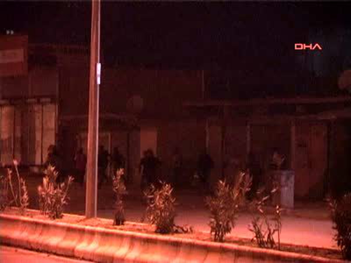Cizre\'de Göstericiler Yolcu Otobüsüne Molotof Attı