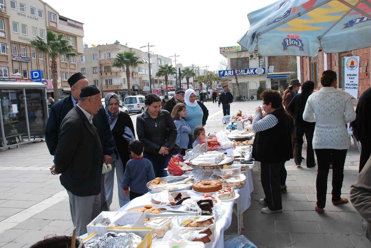 Didim\'de Yelkenciler Malzeme Almak İçin Kermes Düzenledi