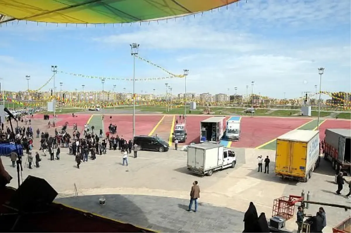 Diyarbakır\'daki Nevruz Kutlamasına Doğru