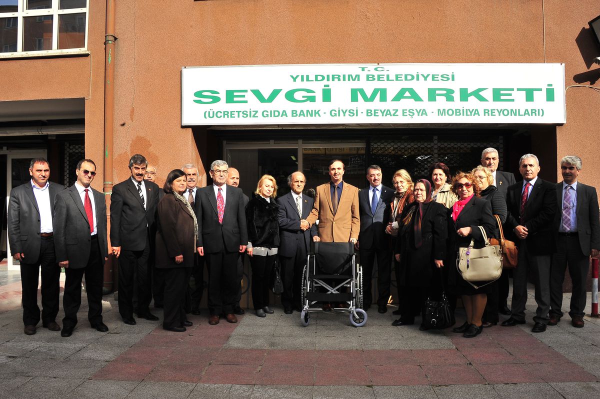Emekli Astsubaylardan Sevgi Market\'e Anlamlı Bağış