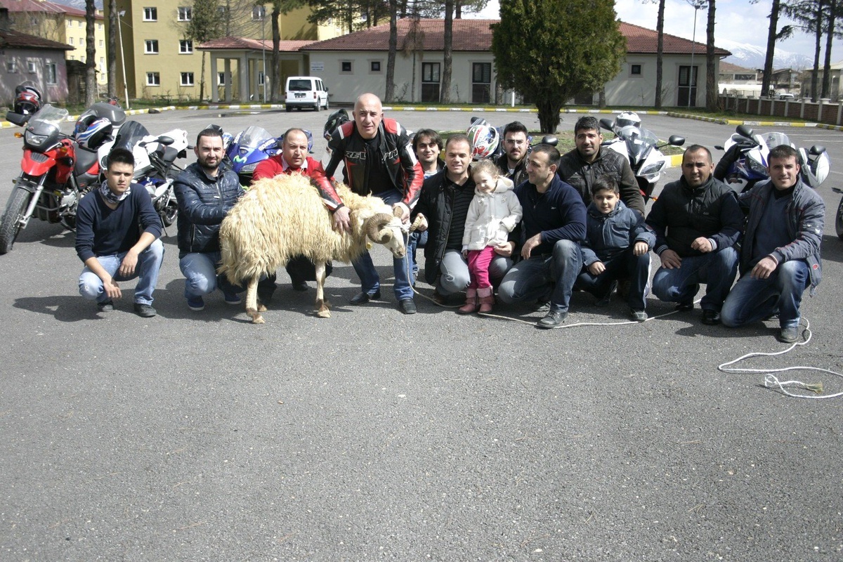 Erzincanlı Motorcular Sezonu Kurban Keserek Açtı