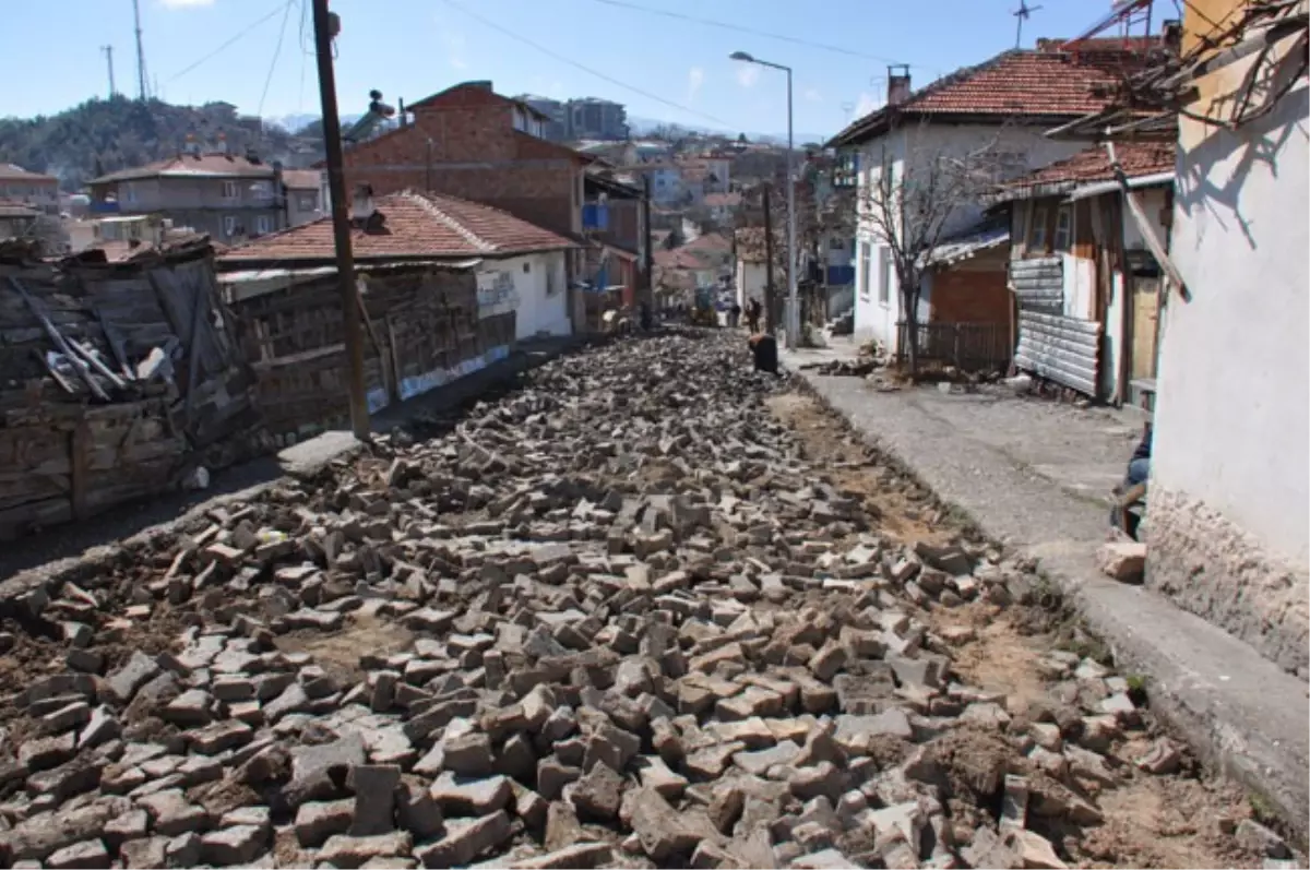 Eskipazar\'da Seyhan Cengiz Caddesi Yenileniyor
