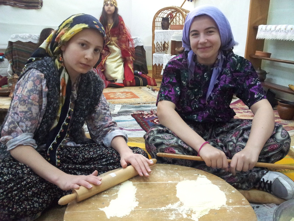 Furtuni ve İsak Pinhas Ortaokulu Resim Kulübü\'nden Çanakkale Sergisi