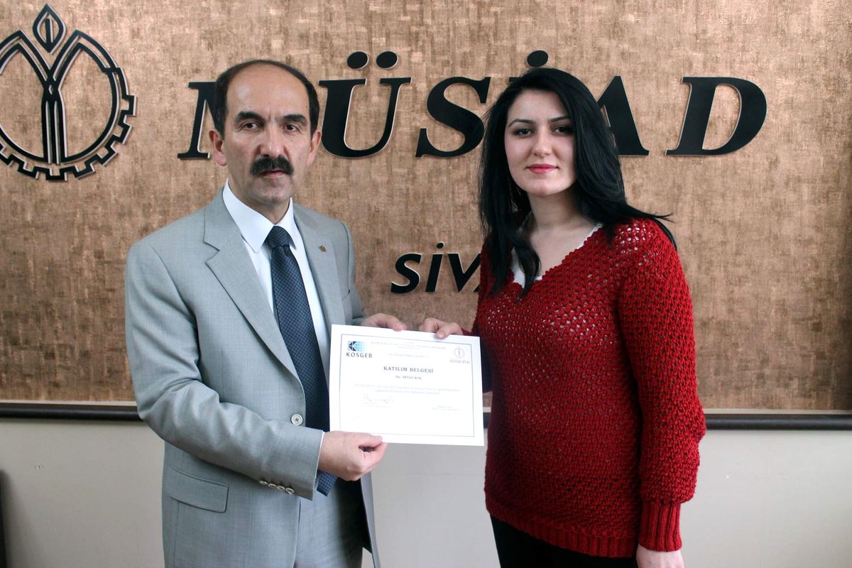 Girişimcilik Kursuna Katılan Kursiyerler, Sertifikalarını Aldı