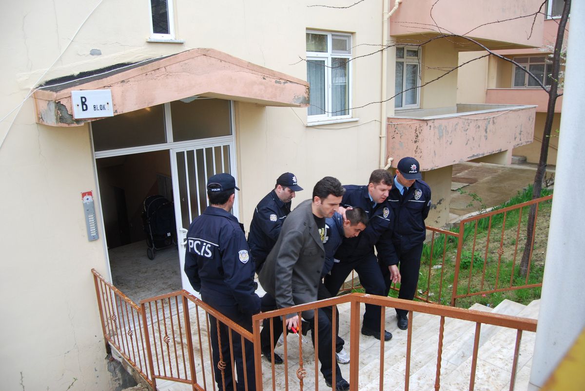 Hırsızlar Girdikleri Apartmanda Kıskıvrak Yakalandı