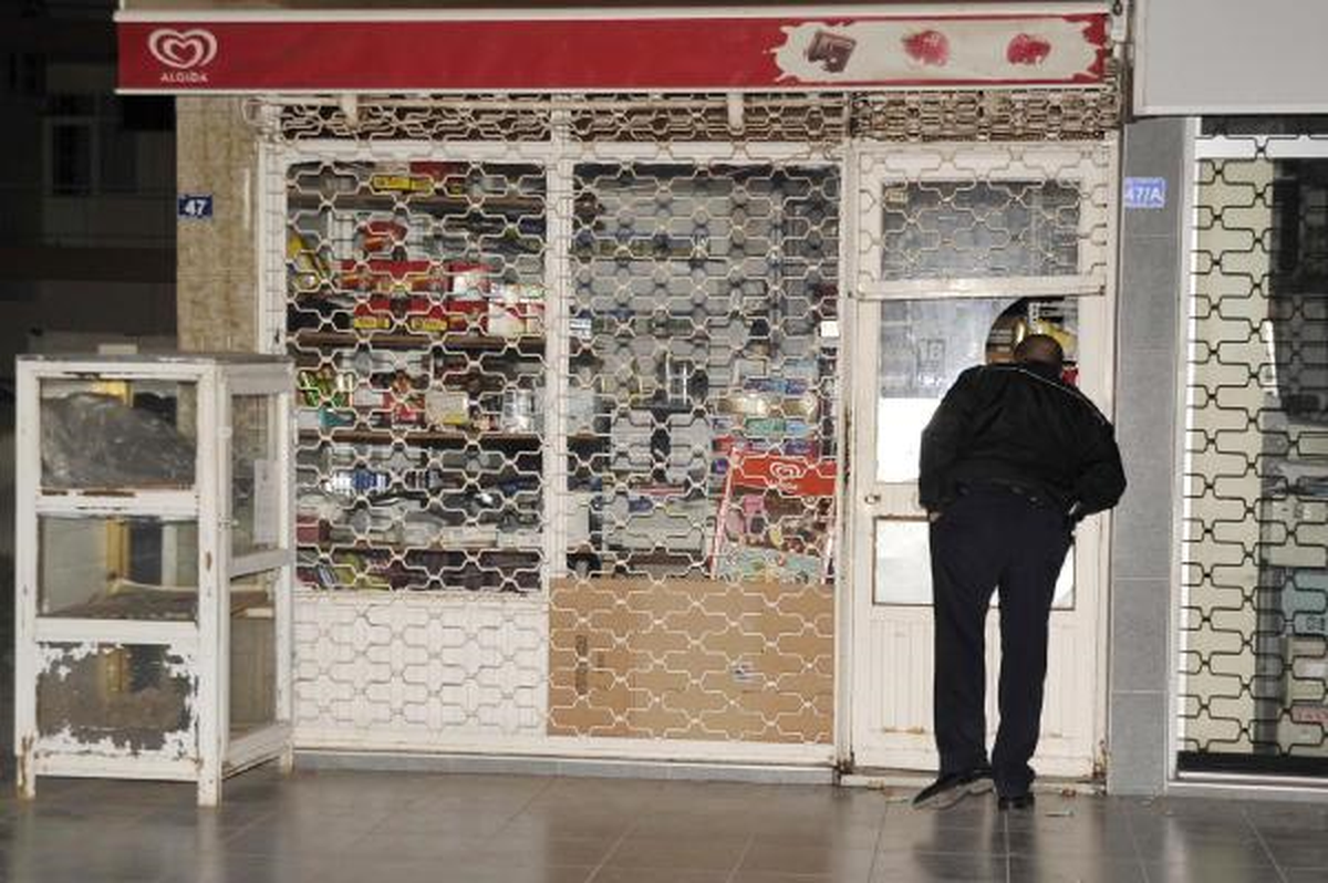 Hırsızlık Şüphelileri Polisten Kaçarken Kaza Yaptı